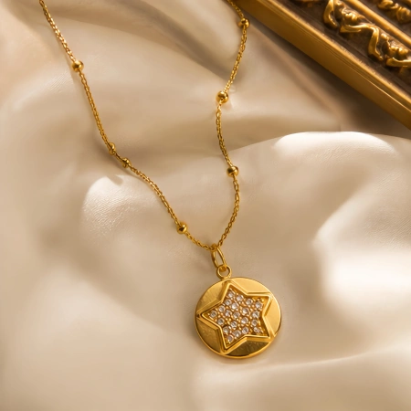 This star-studded pre-stainless steel necklace features a low-key and luxurious texture, high refinement, daily wear resistance, and anti-fading properties. It's a unique and high-end collarbone chain accessory This star-studded pre-stainless steel necklace features a low-key and luxurious texture, high refinement, daily wear resistance, and anti-fading properties. It's a unique and high-end collarbone chain accessory